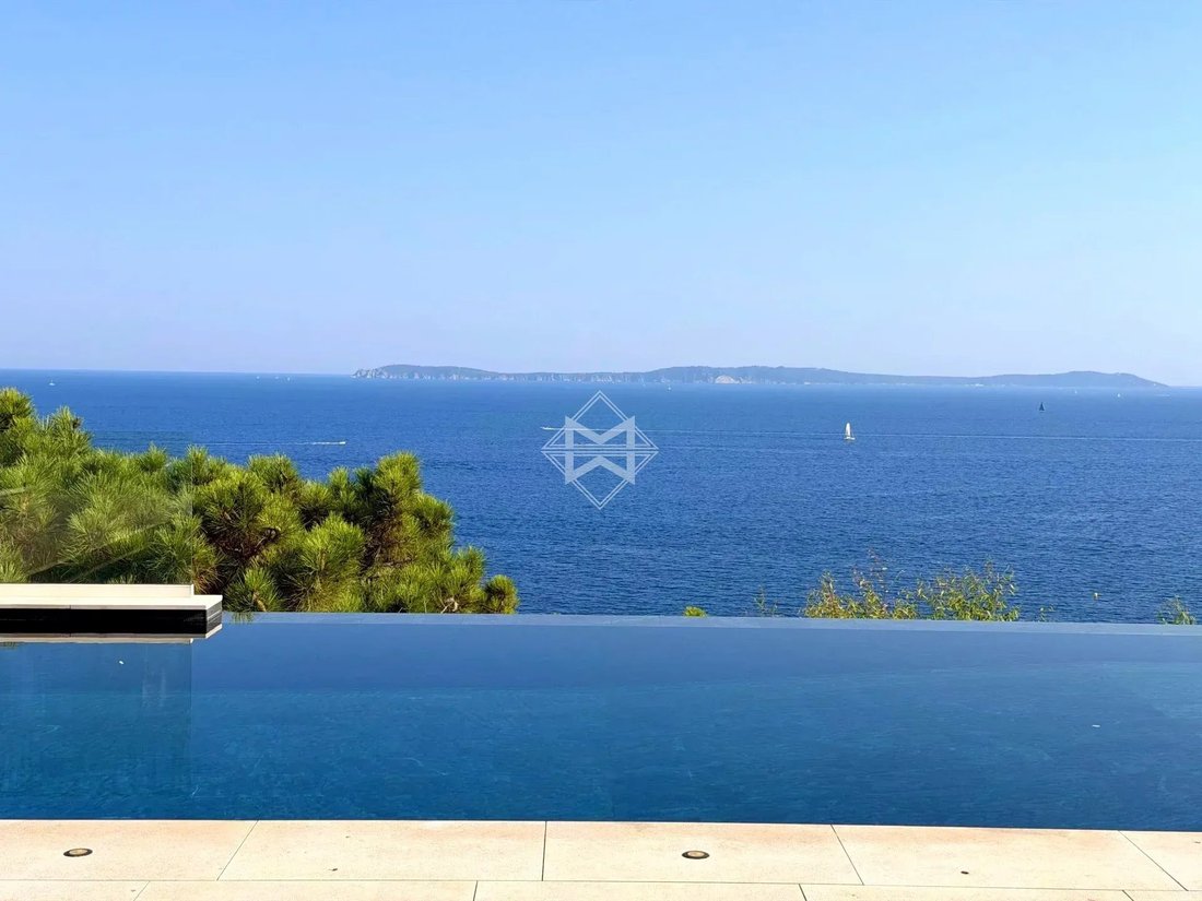 Villa in Rayol-Canadel-sur-Mer, Provence-Alpes-Côte d'Azur, France 1 - 12137791
