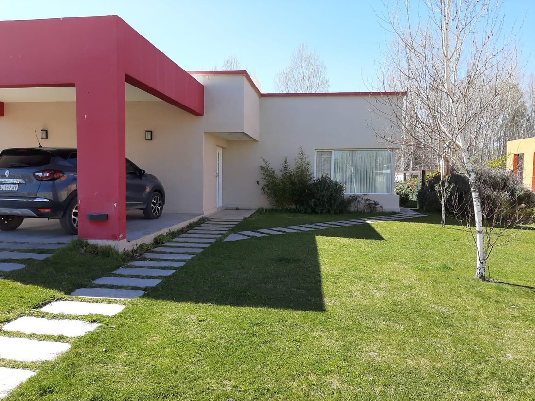 Casa en Neuquén, Neuquén, Argentina 2 - 19043296