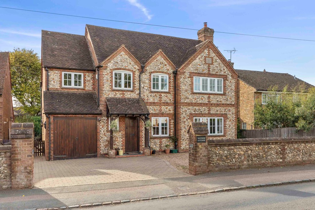 House in Lacey Green, England 1 - 19043729