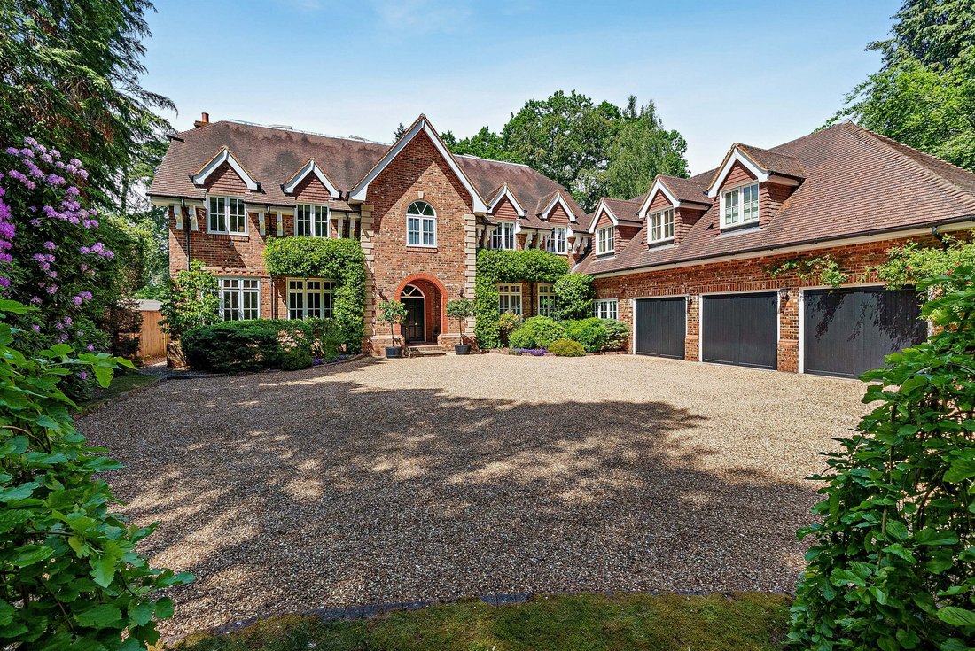 House in Sunninghill, England 1 - 19043591