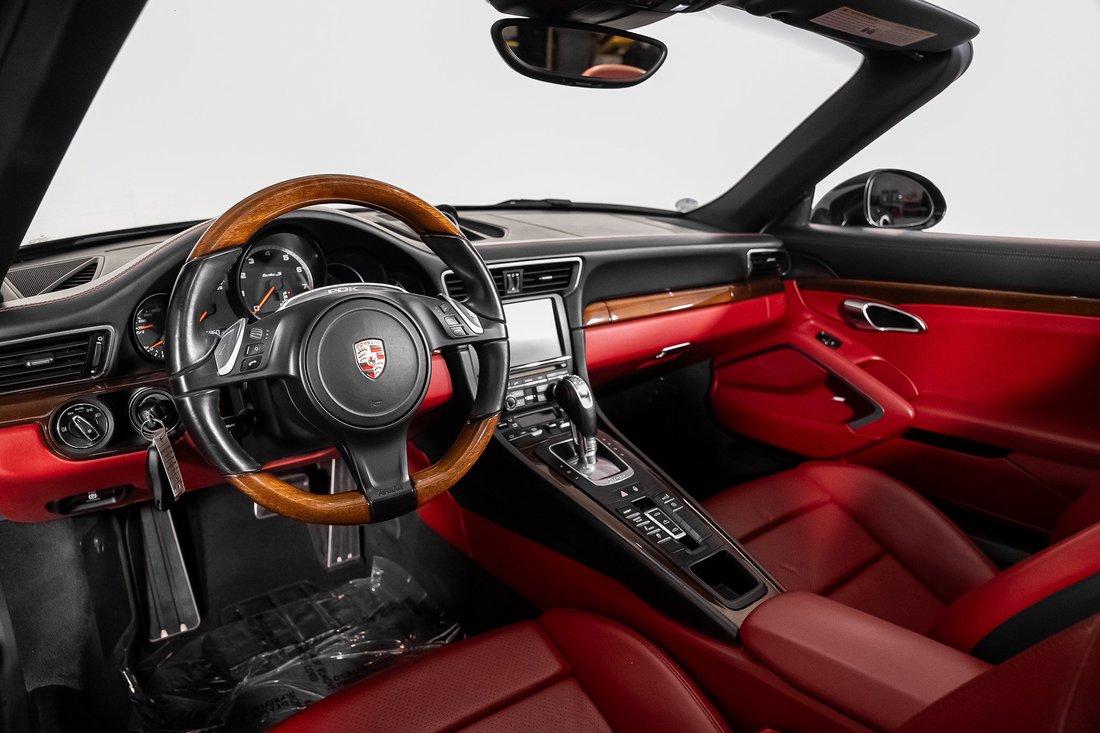 Cabriolet in Pompano Beach, FL, United States 2 - 19044189