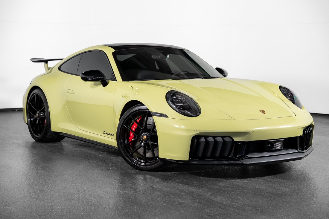Coupe in Pompano Beach, FL, United States 1 - 19044248