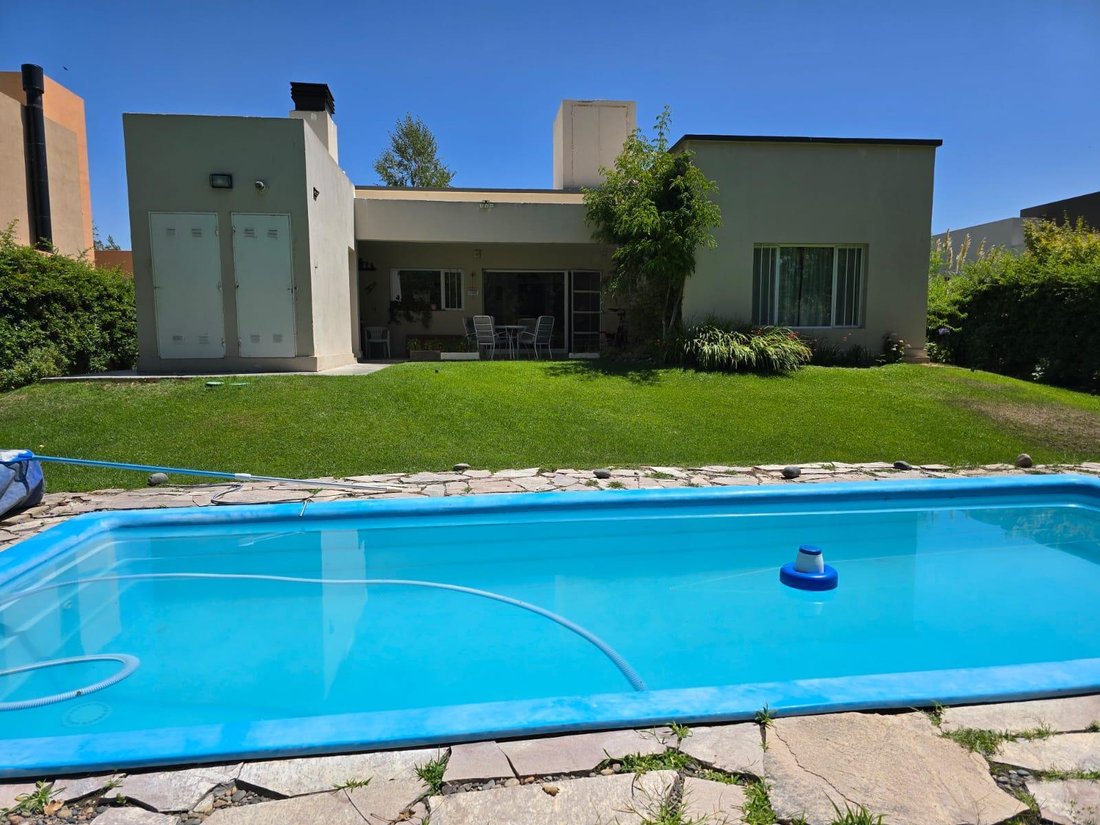 Casa en Neuquén, Neuquén, Argentina 3 - 19043296