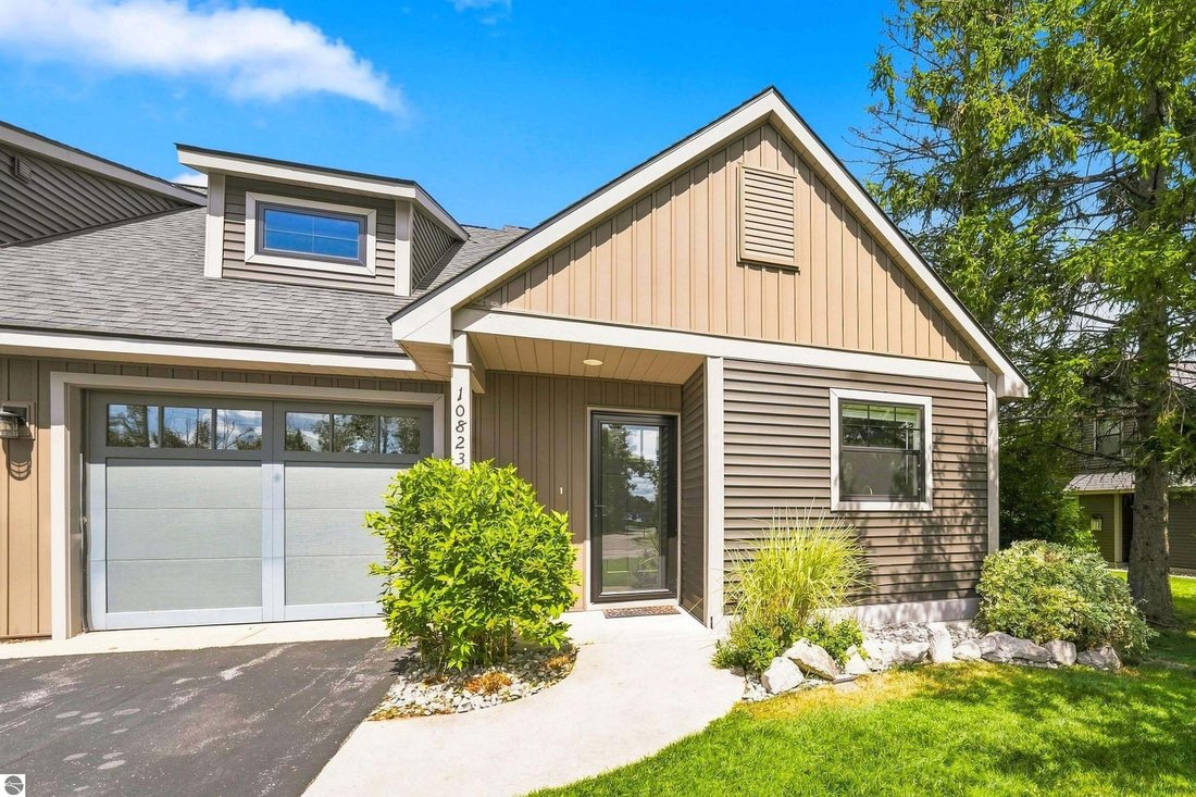 House in Garfield Township, Michigan, United States 1 - 19043480