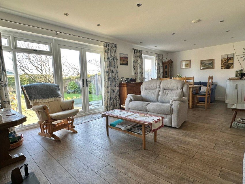 Haus in Milford-on-Sea, England 4 - 19043791
