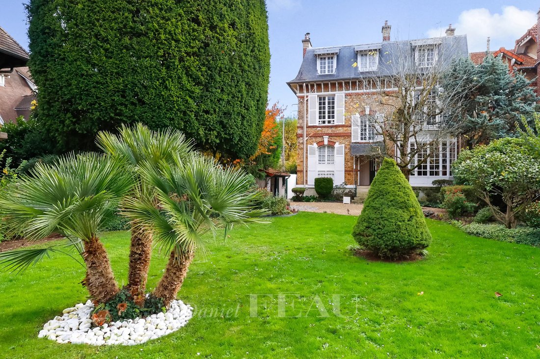 Casa en Le Chesnay, Le Chesnay-Rocquencourt, Francia 1 - 17764181