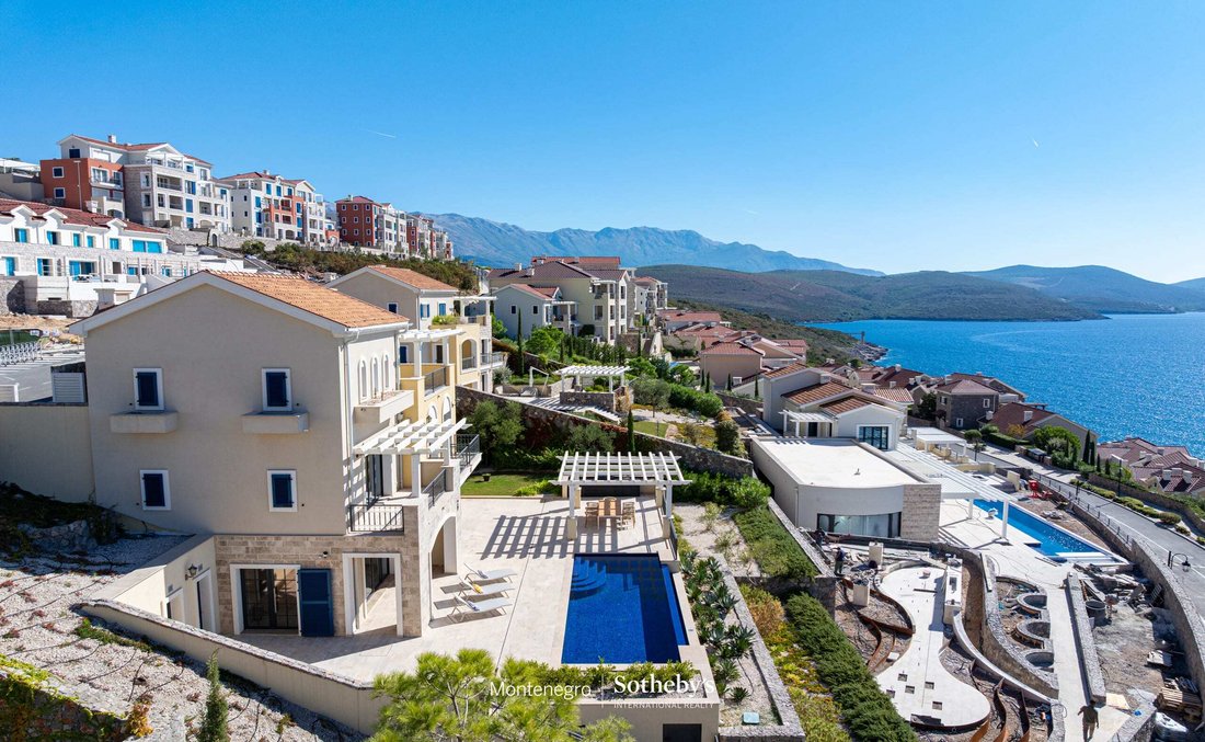 Villa in Milovići, Tivat Municipality, Montenegro 1 - 18741610