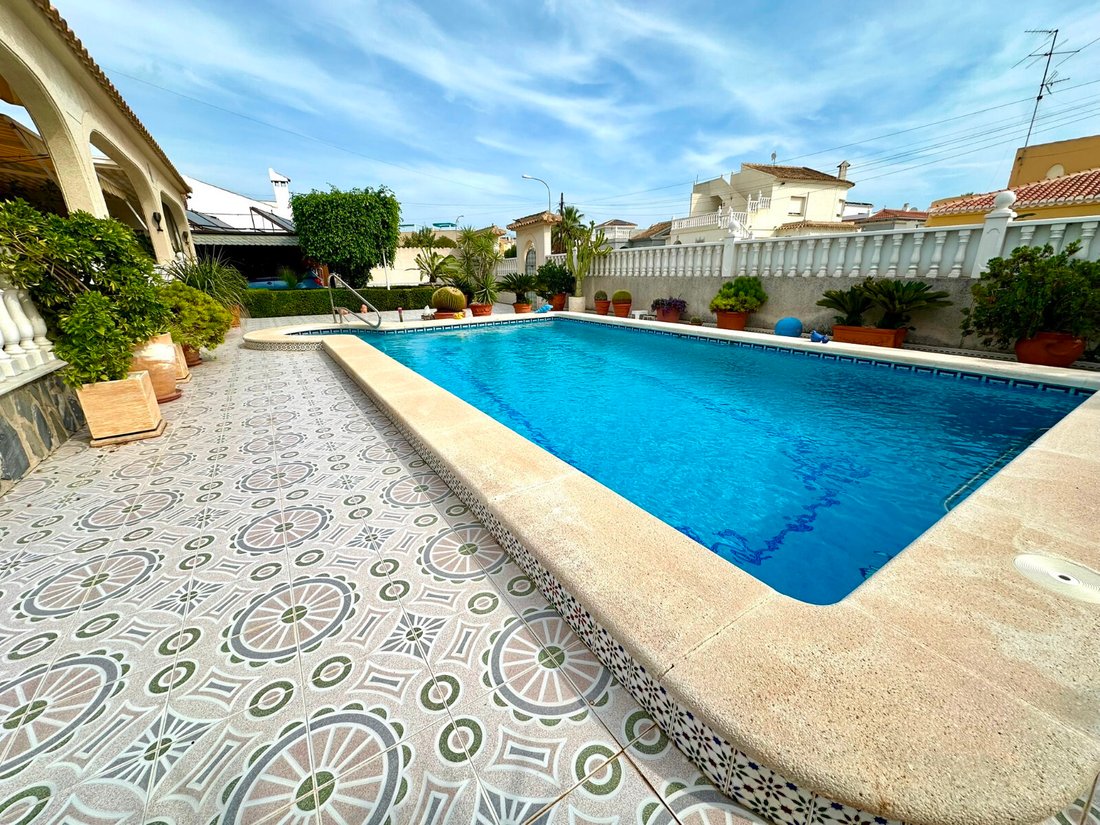 Villa a Torrevieja, Comunità Valenzana, Spagna 2 - 19044071