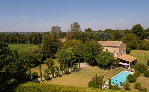 Country House in Nord, Le Thor, France 1