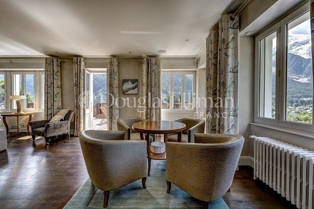 Chalet in Chamonix-Mont-Blanc, Auvergne-Rhône-Alpes, France 4 - 19044218