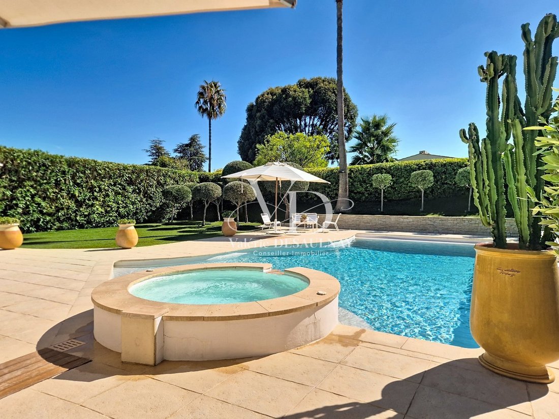House in Route de Grasse, Villeneuve-Loubet, France 2 - 19044226