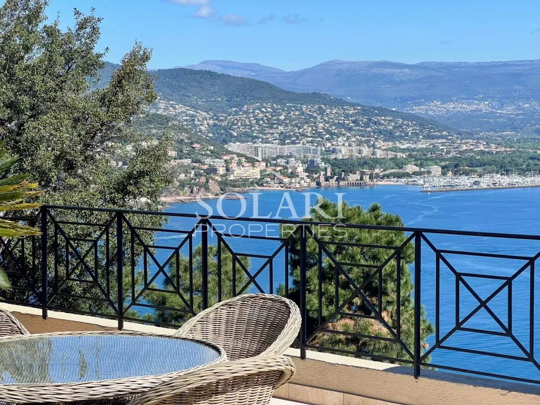 Villa in Théoule-sur-Mer, Provence-Alpes-Côte d'Azur, France 1 - 15663989