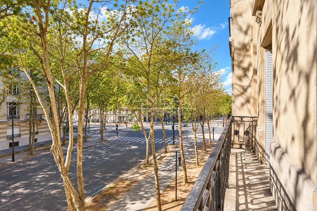 Apartment in Ecole Militaire, Paris 7e Arrondissement, Paris 2 - 19044448