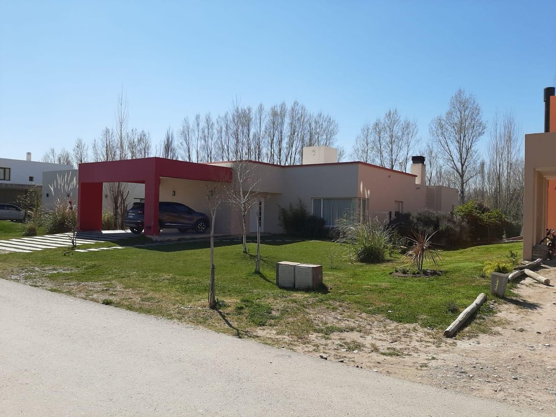Casa en Neuquén, Neuquén, Argentina 1 - 19043296