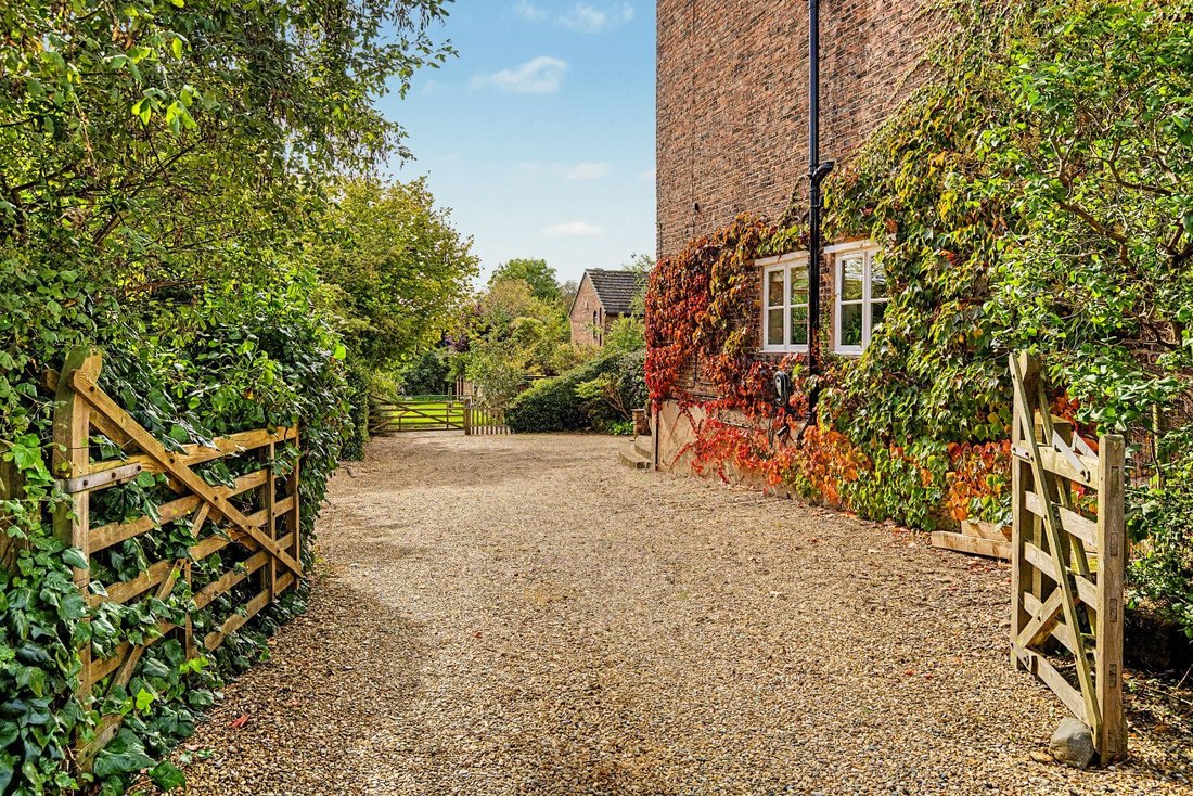 House in Pickmere, England 2 - 19043523