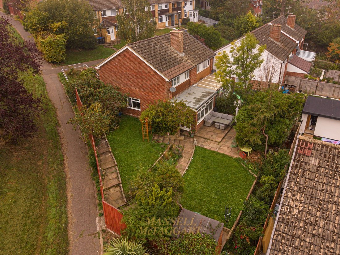 House in Hackenden, East Grinstead, England 2 - 19044606