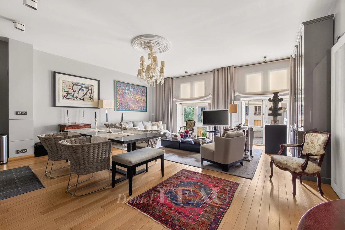 Apartment in Saint Thomas d'Aquin, Paris 7e Arrondissement, Paris 2 - 19044331
