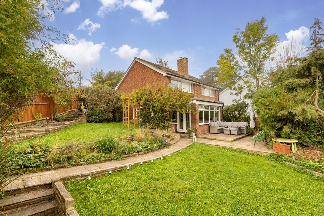 House in Hackenden, East Grinstead, England 3 - 19044606