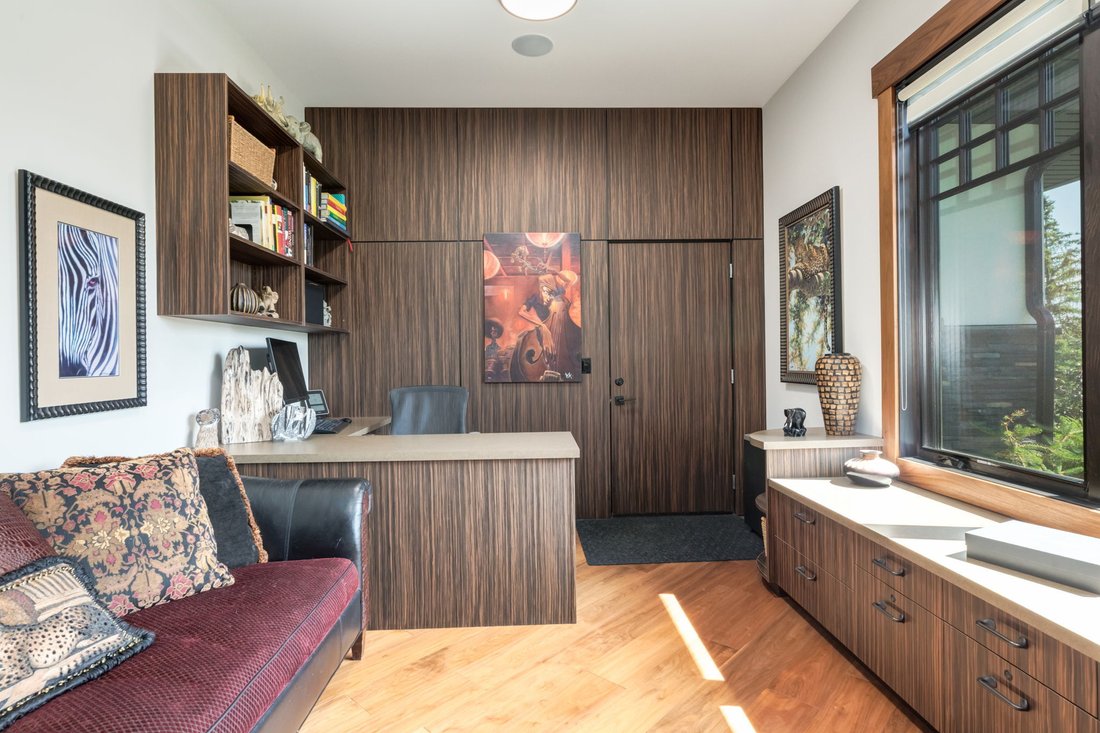 Estate in Calgary, Alberta, Canada 5 - 19043311