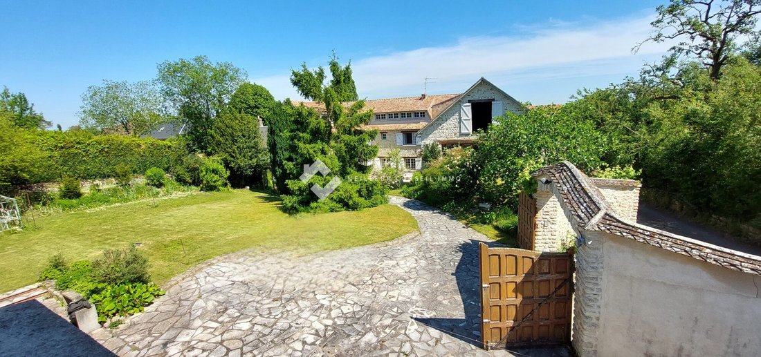 House in Montfort-l'Amaury, Ile-de-France, France 4 - 16704928