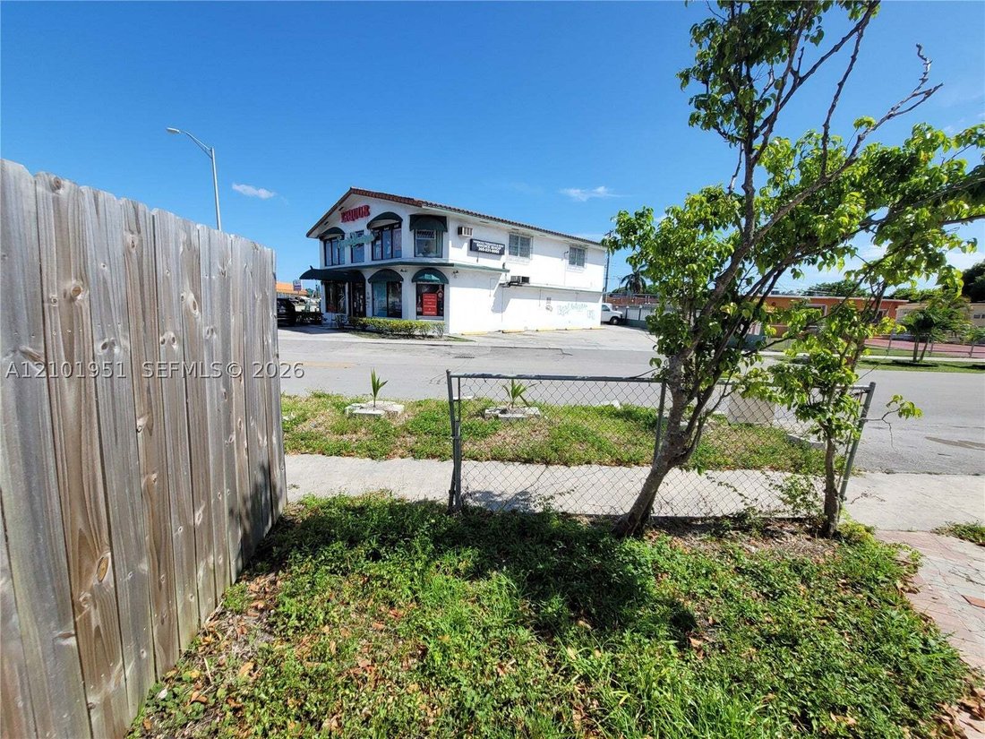 House in Hialeah, Florida, United States 4 - 19046074
