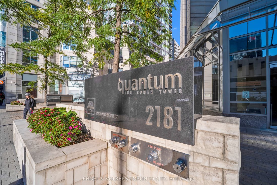 Condo in Toronto, Ontario, Canada 1 - 19048952