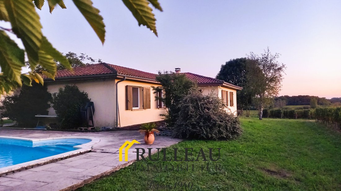 Estate in Berson, Nouvelle-Aquitaine, France 2 - 19047001