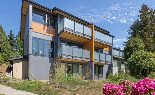 Townhouse in North Vancouver, British Columbia, Canada 1