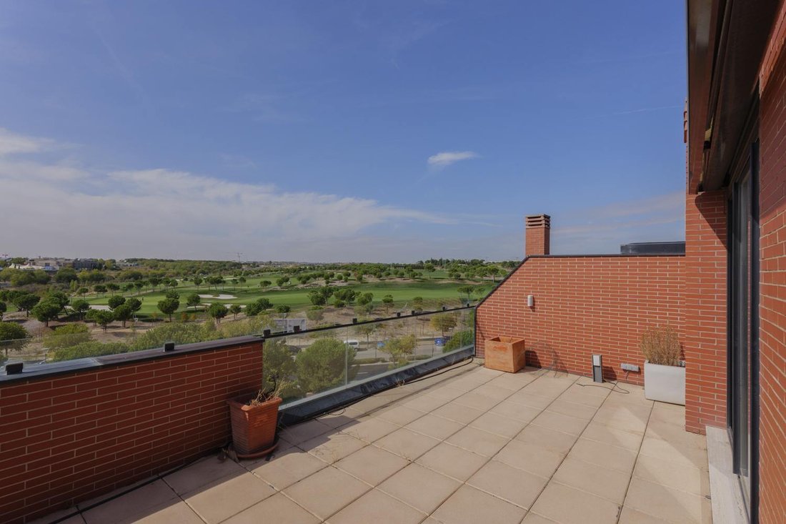 Penthouse in Pozuelo de Alarcon, Comunidad de Madrid, Spain 4 - 19045748