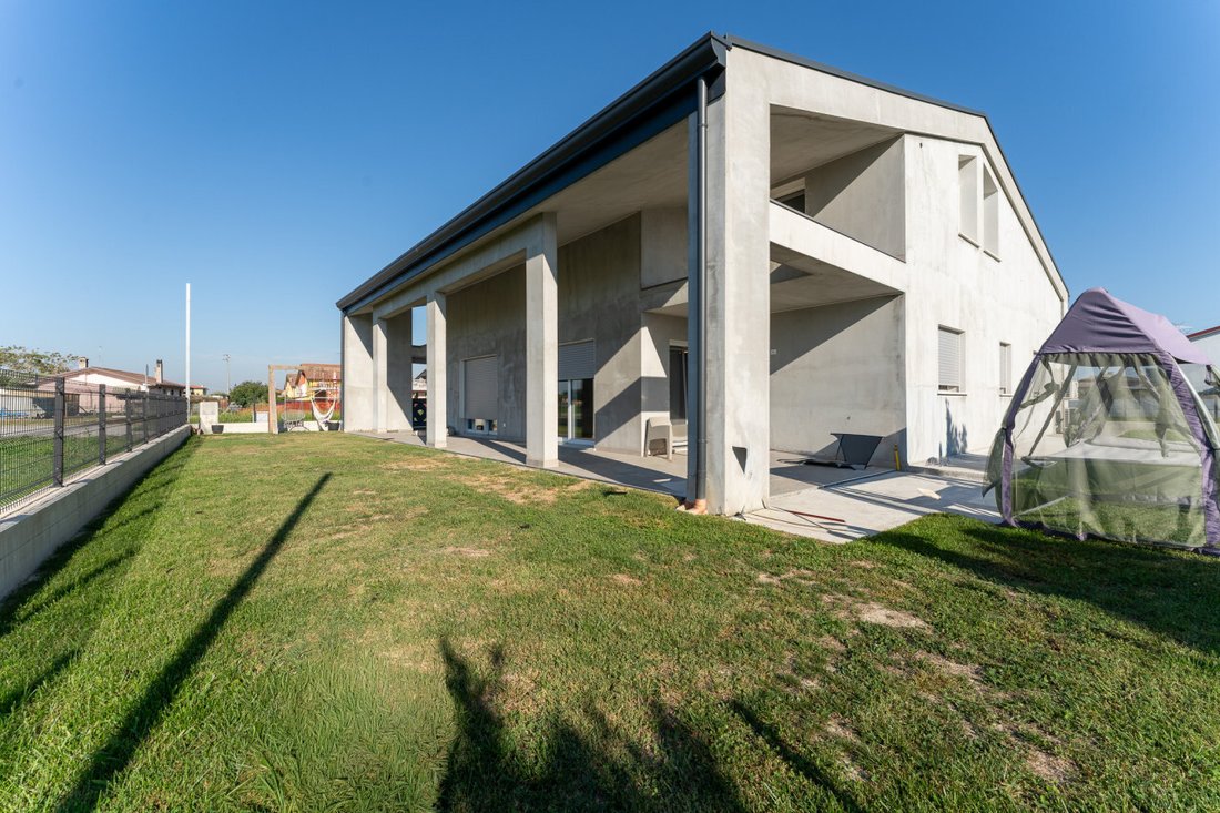 Villa in Codevigo, Veneto, Italy 2 - 19047429