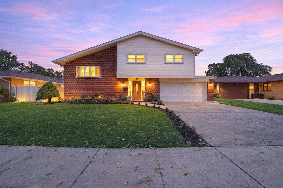 House in Des Plaines, Illinois, United States 2 - 19046070