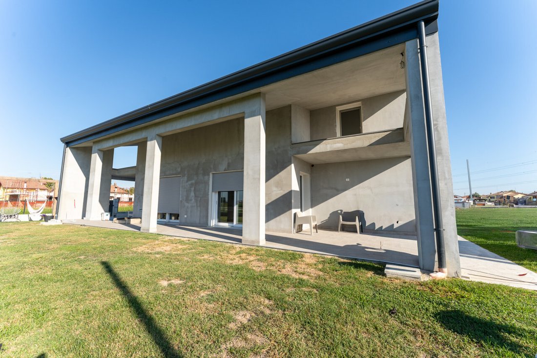 Villa in Codevigo, Veneto, Italy 1 - 19047429