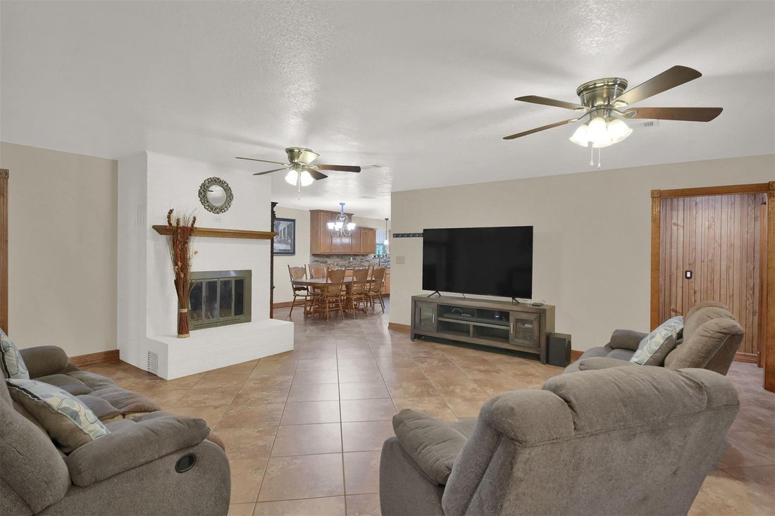 House in Elgin, Texas, United States 4 - 19045977