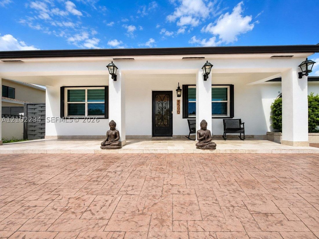 House in Hialeah, Florida, United States 2 - 19048530