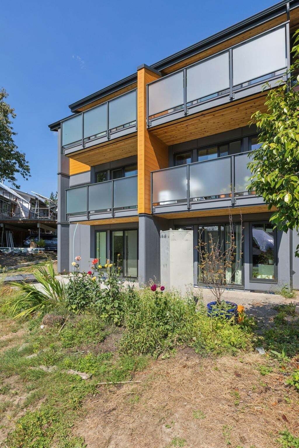 Townhouse in North Vancouver, British Columbia, Canada 3 - 19048980