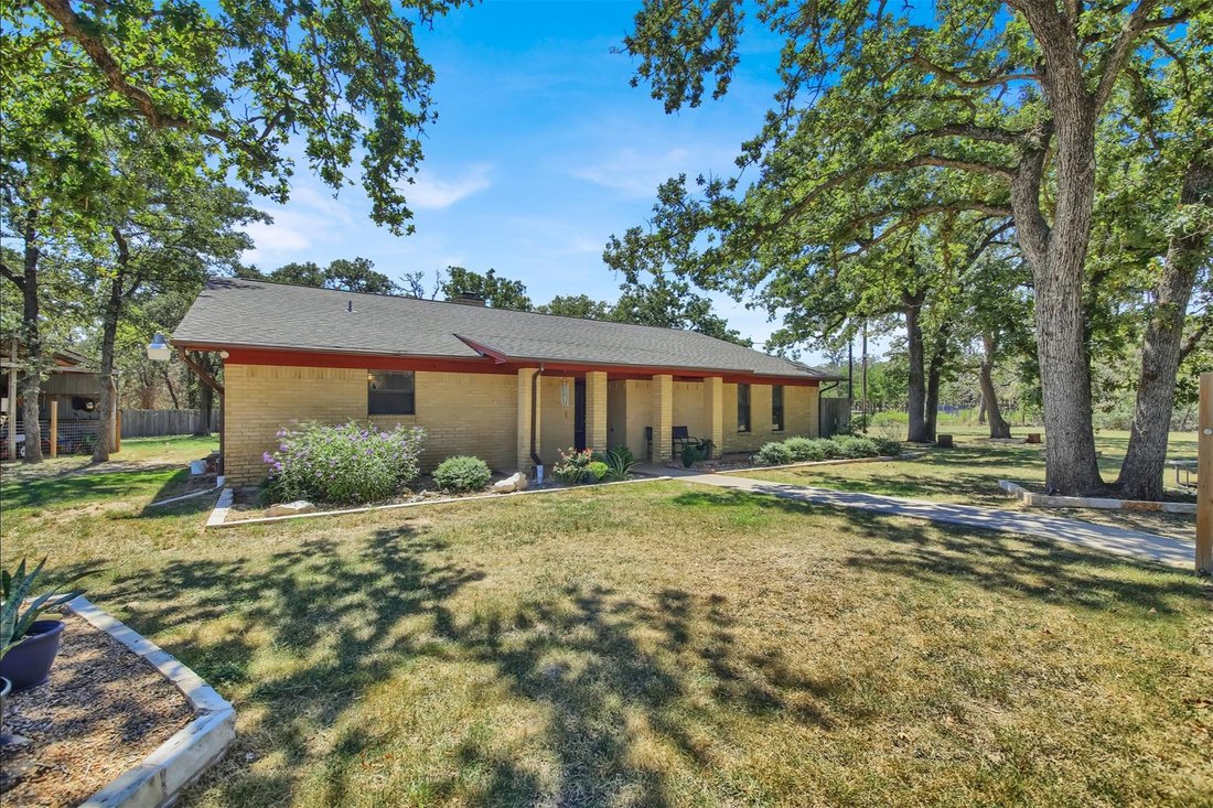 House in Elgin, Texas, United States 2 - 19045977