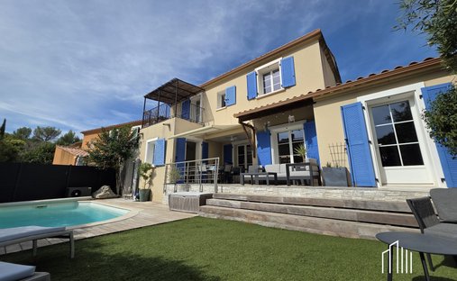 Maison à Centre Ville, Castries, France 1