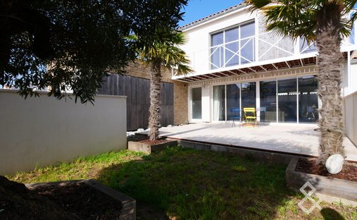 Maison à L'Houmeau, Nouvelle-Aquitaine, France 1