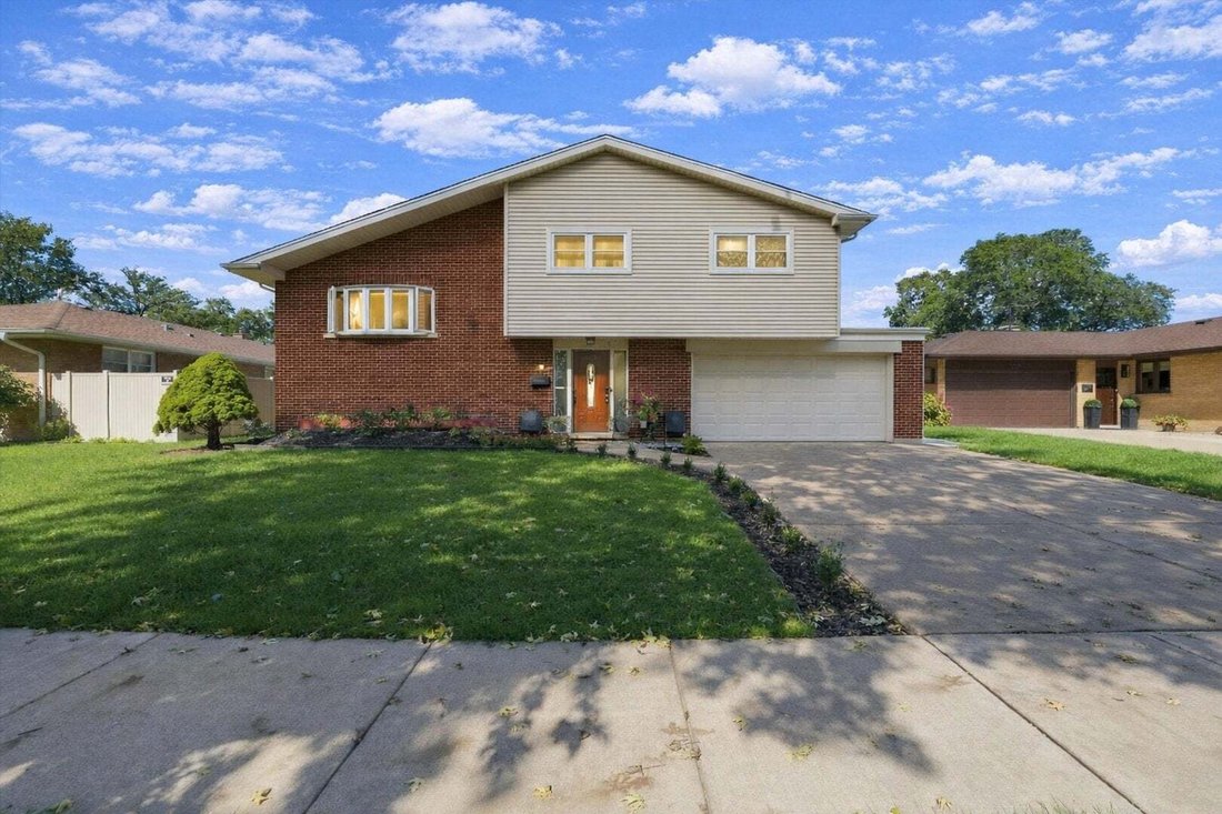 House in Des Plaines, Illinois, United States 1 - 19046070