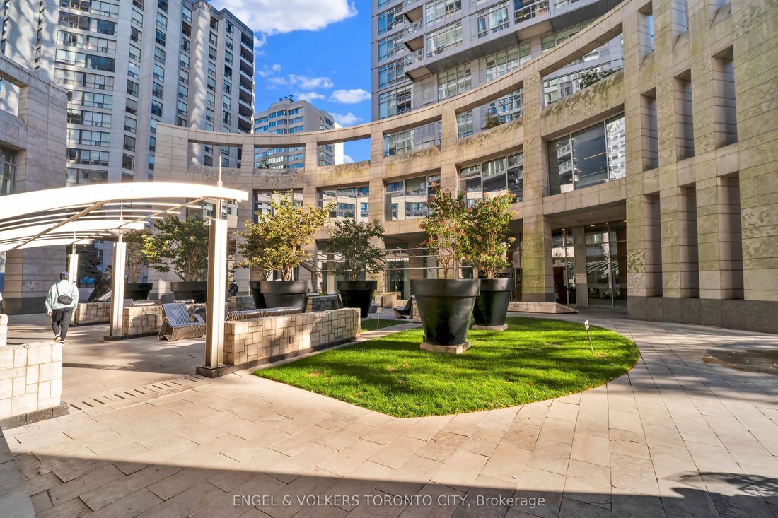 Condo in Toronto, Ontario, Canada 3 - 19048952