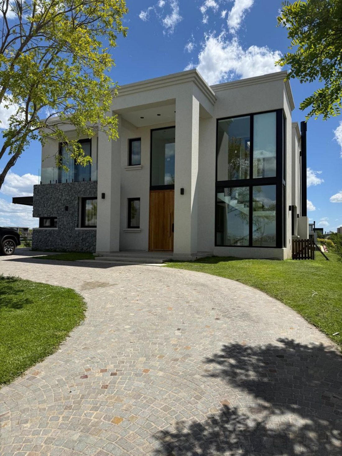 House in Belén de Escobar, Buenos Aires Province, Argentina 1 - 19044966