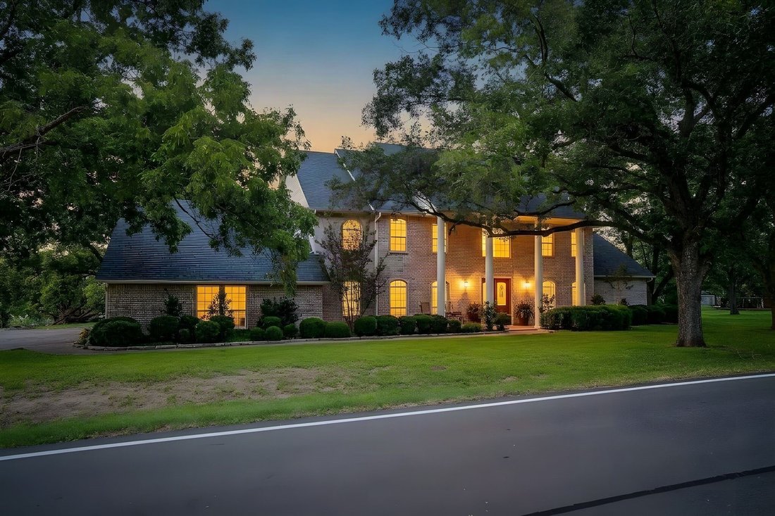 House in Granbury, Texas, United States 2 - 19047477