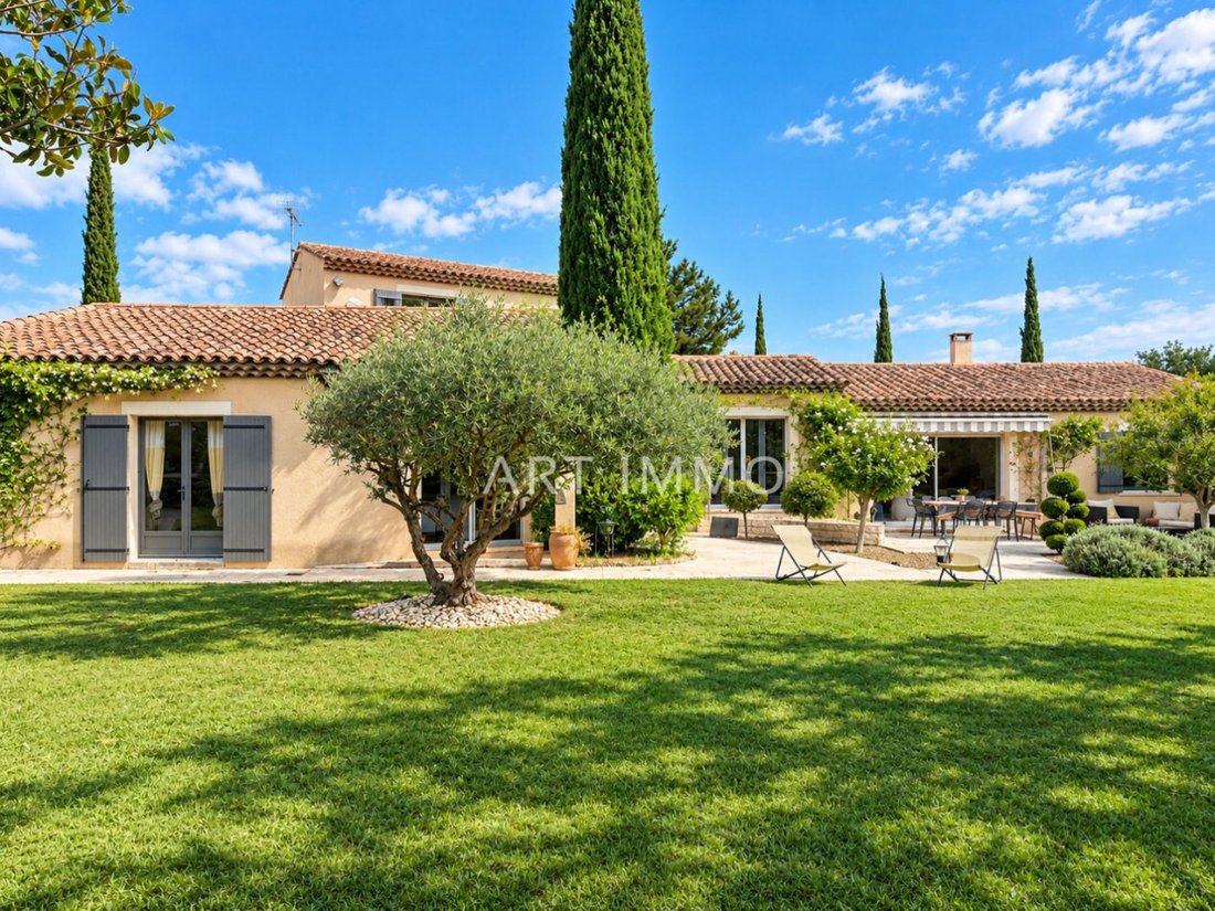 Casa en Maubec, Provenza-Alpes-Costa Azul, Francia 1 - 19046711