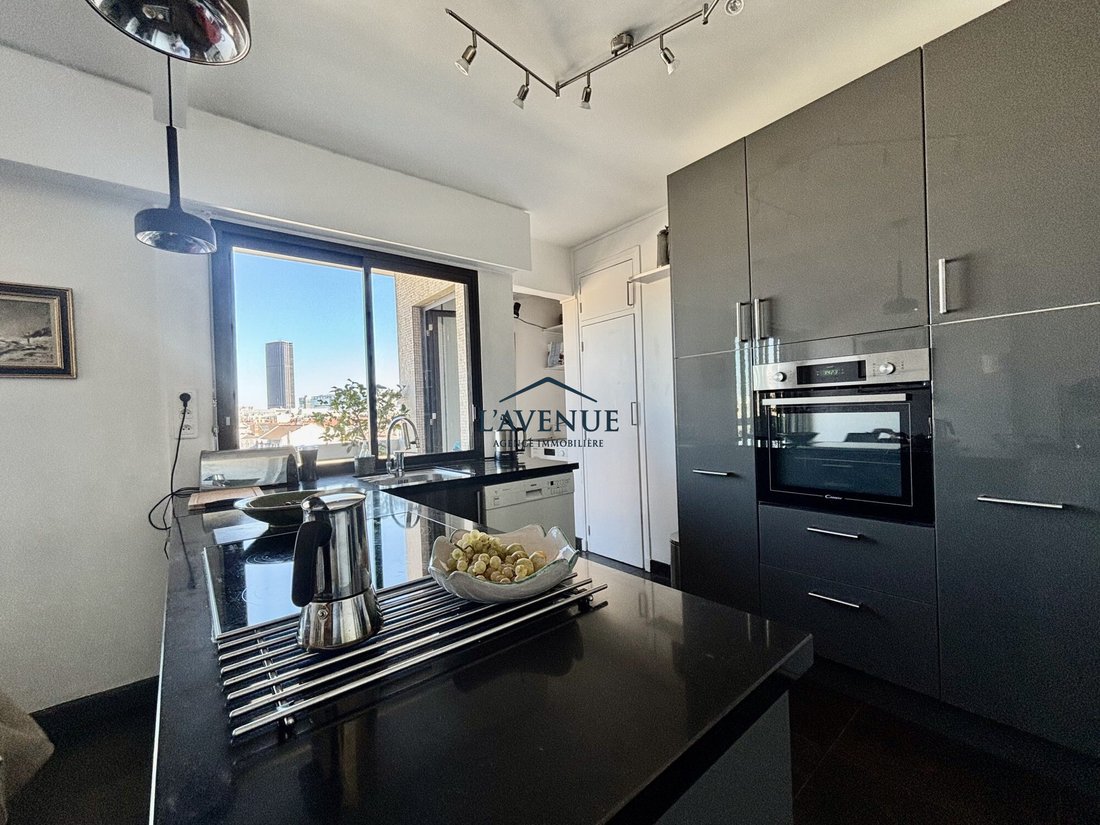 Apartment in Violet Commerce, Paris 15e Arrondissement, Paris 2 - 19048096
