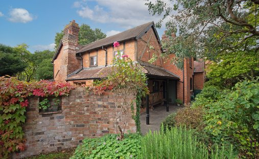 Country House in Martley, England 1