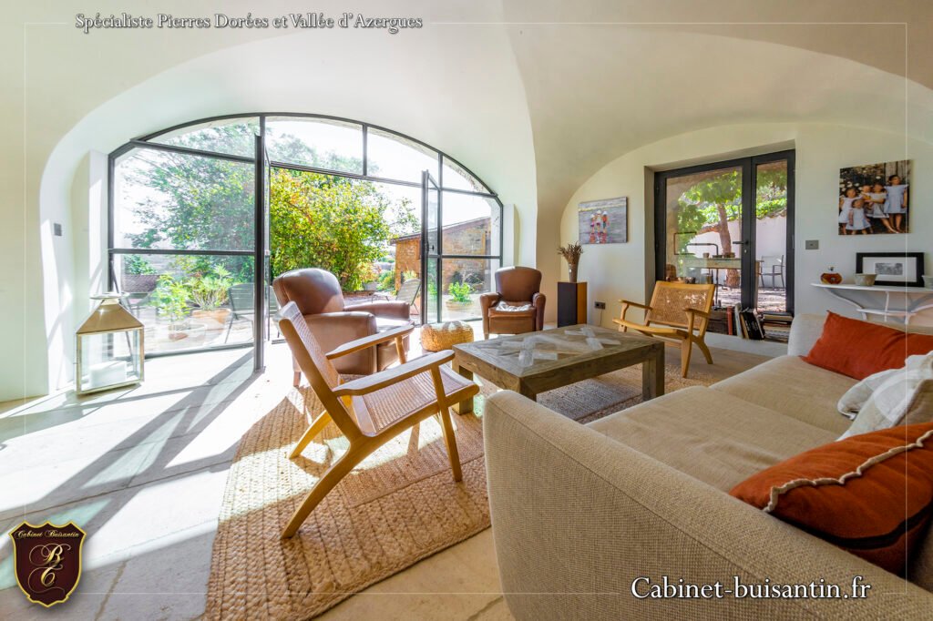 Estate in Belmont-d'Azergues, Auvergne-Rhône-Alpes, France 4 - 19046914