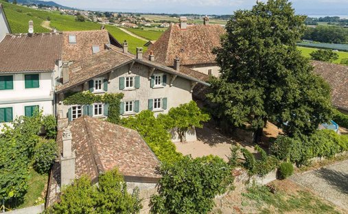 House in Luins, Vaud, Switzerland 1