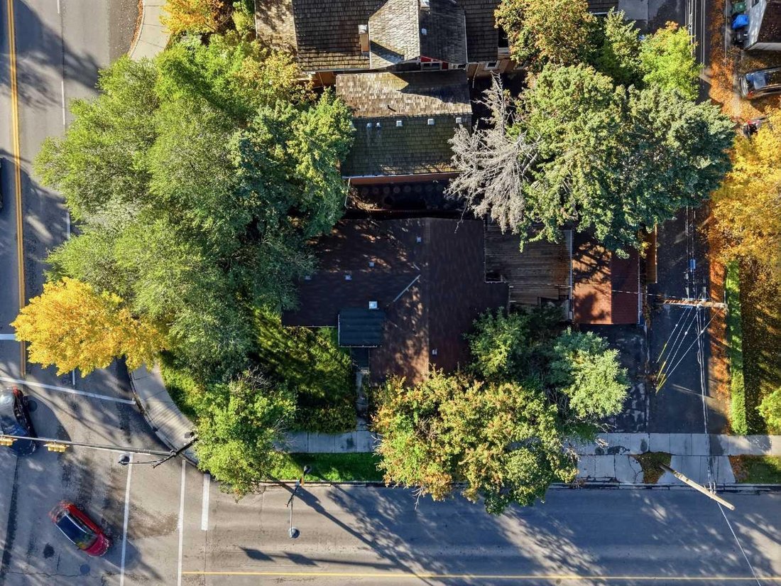 House in Calgary, Alberta, Canada 3 - 19047563