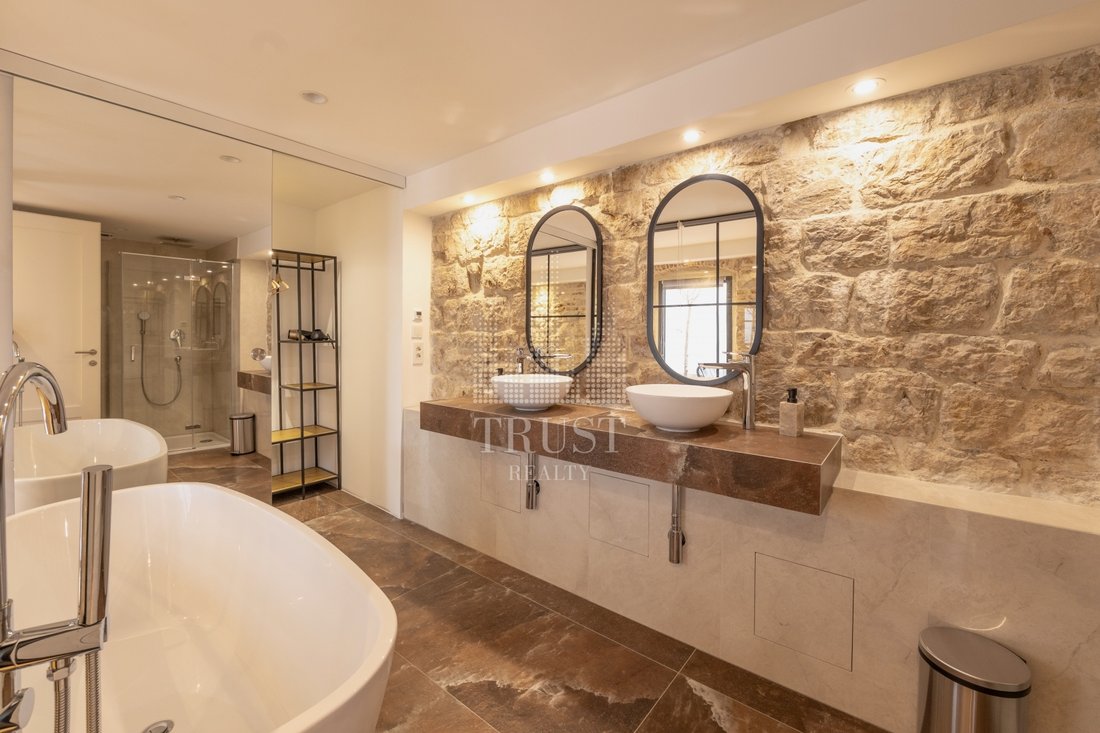 Apartment in Gradska cetvrt Varos, Sibenik, Sibenik-Knin County 1 - 19046732