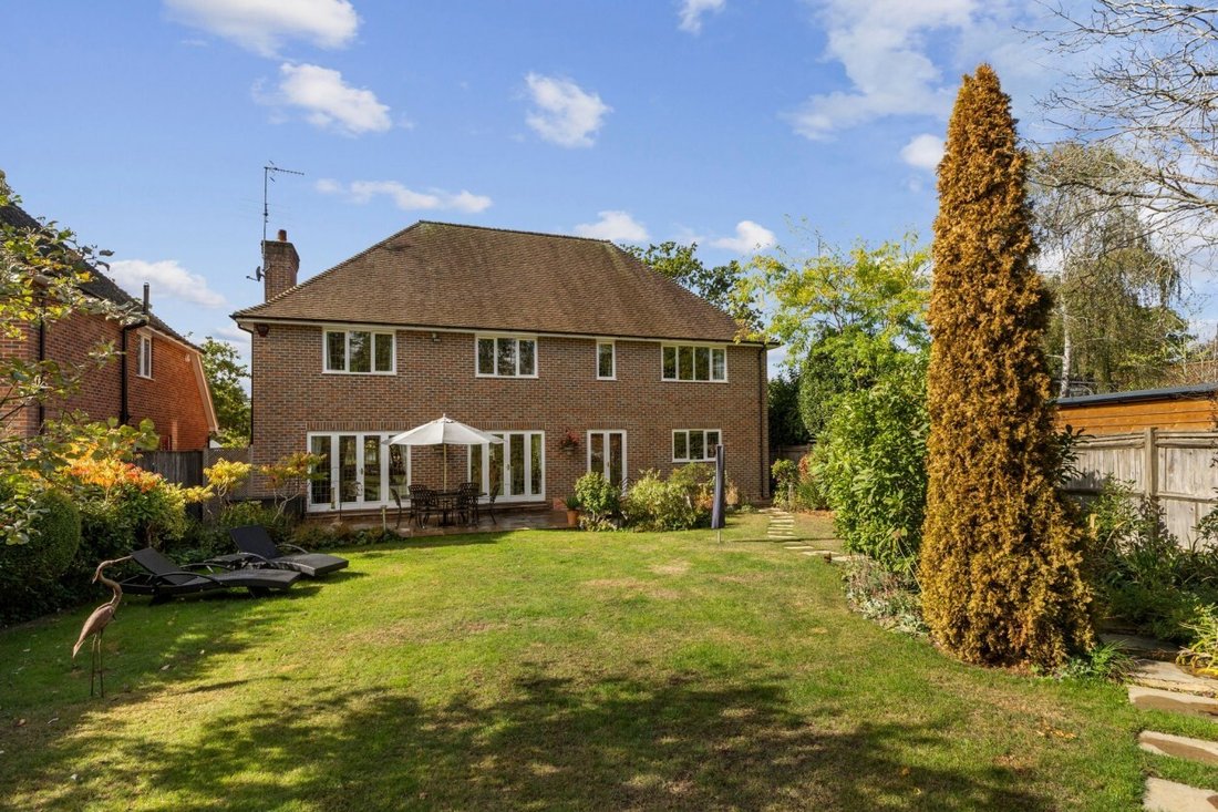 House in Cranleigh, England 3 - 19045700